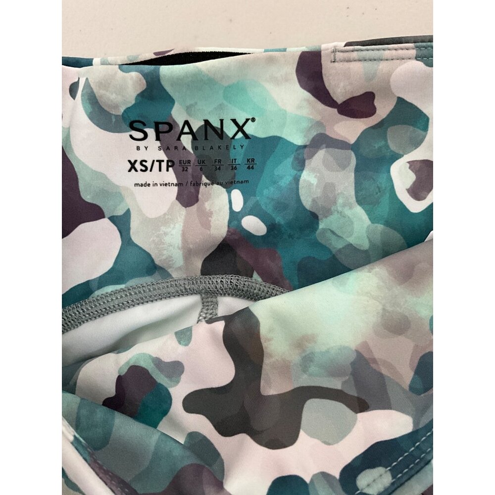 Spanx Printed Camo 7/8 Leggings XS - Picture 4 of 7